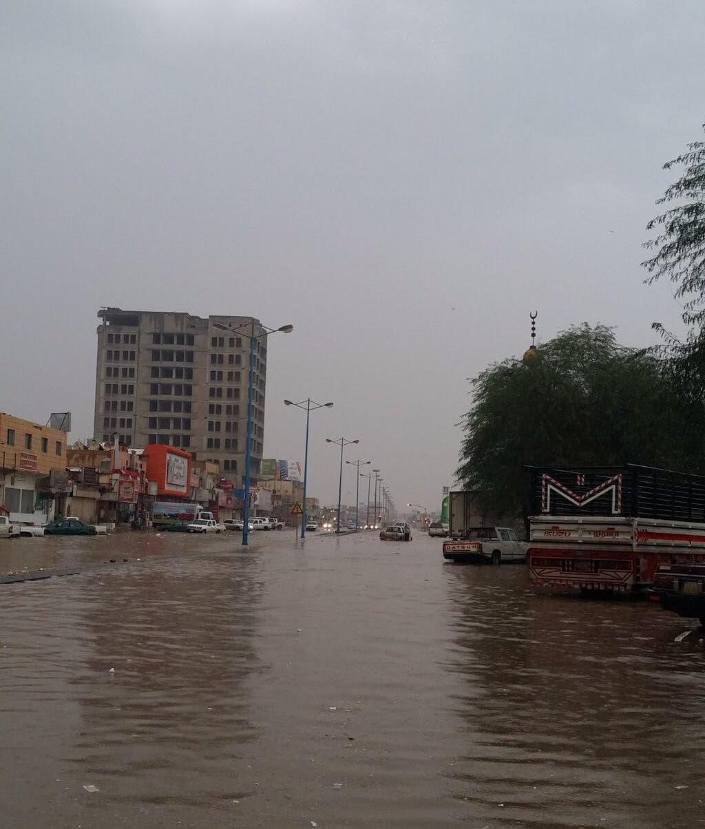 الامطار الغزيرة تعلق الدراسة في حفر الباطن