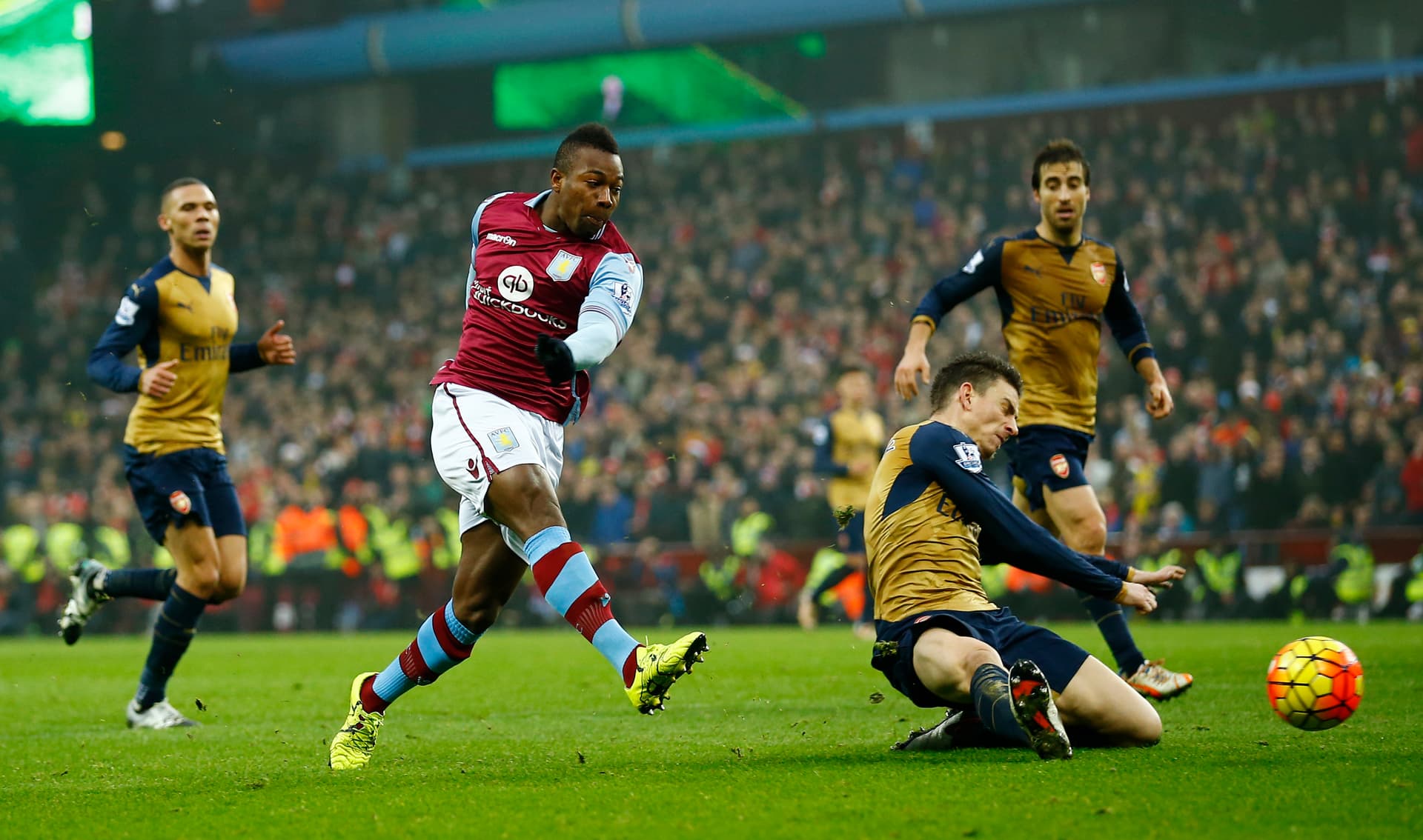 أرسنال يتصدر الدوري الإنجليزي مؤقتا بعد تغلبه على أستون فيلا