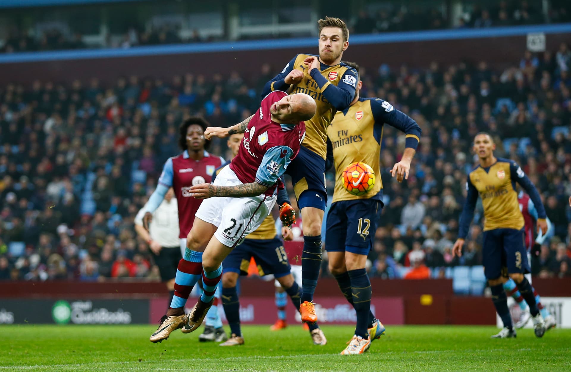 أرسنال يتصدر الدوري الإنجليزي مؤقتا بعد تغلبه على أستون فيلا