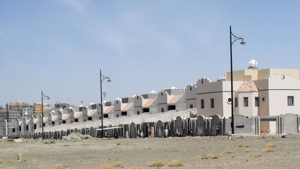 مفاوضات مع 3 شركات تطوير عقاري عالمية لتنفيذ مشاريع «الإسكان»