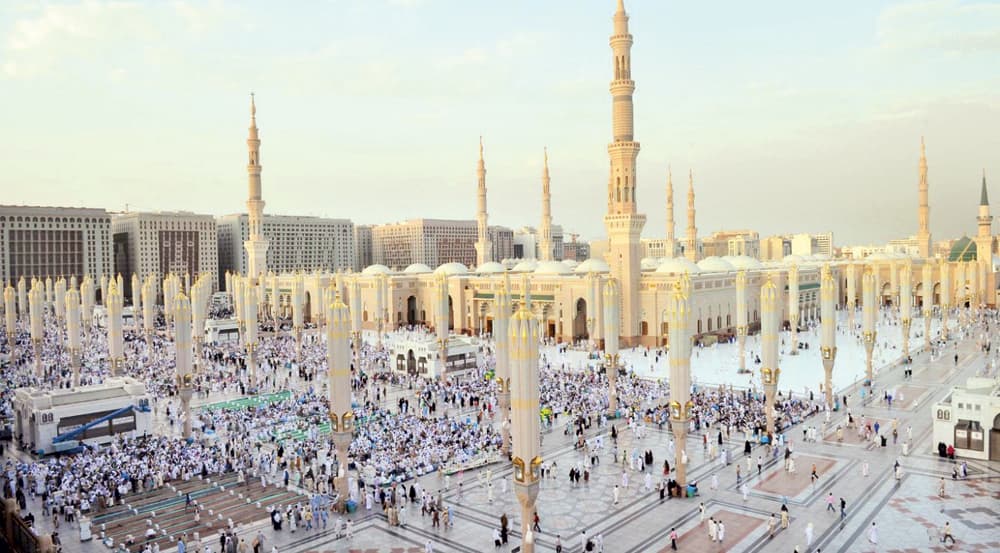 خدمات لا تنقطع
في رحاب مسجد الرسول