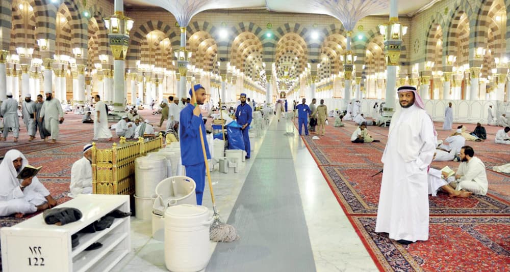 خدمات لا تنقطع
في رحاب مسجد الرسول