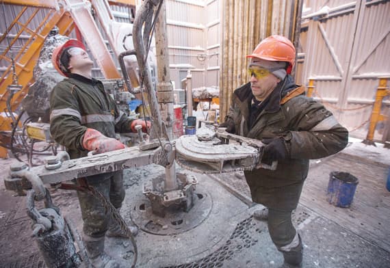 الأسواق النفطية تتجه نحو «التوازن» مدعومة بنمو الطلب الآسيوي