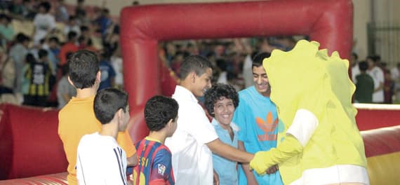 بالرغم من هذا الحمل الثقيل إلا أن هذه الأندية استطاعت جذب الشباب لها خلال فترة الإجازة.