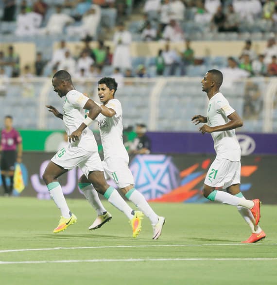 فرحة أهلاوية بالهدف الأول في الفتح. تصوير: عيسى الدبيسي ـ «الاقتصادية»