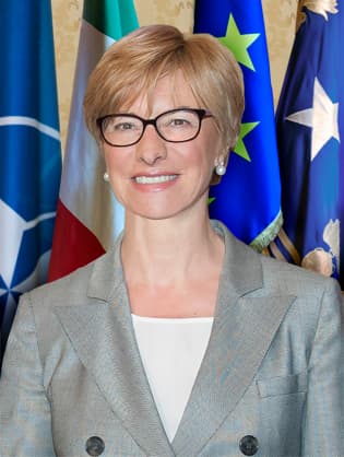 وزيرة الدفاع الإيطالية: قطعنا أول خطوة لتنفيذ الدفاع الأوروبي المشترك