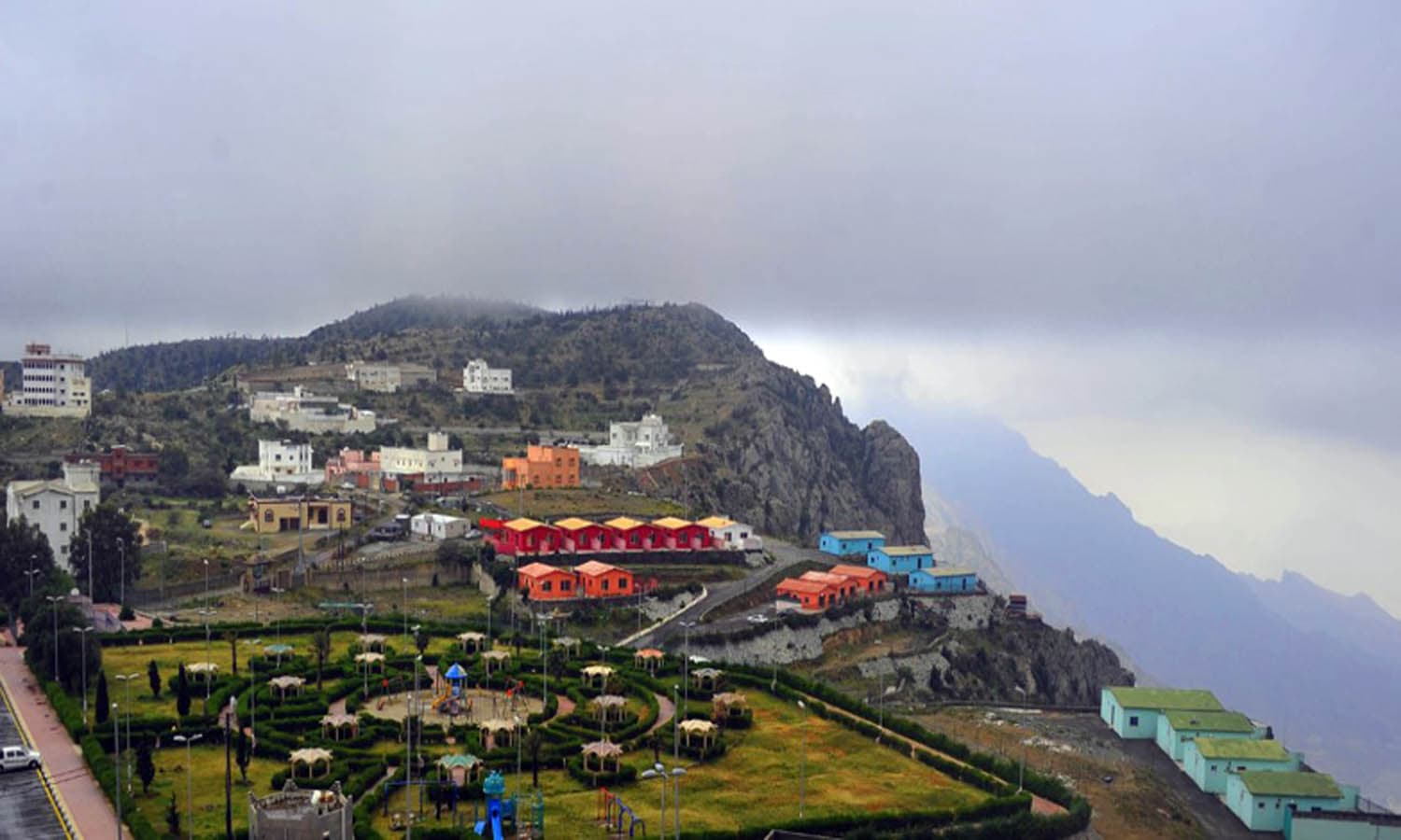 الأرصاد : سماء غائمة على شمال وغرب وجنوب المملكة