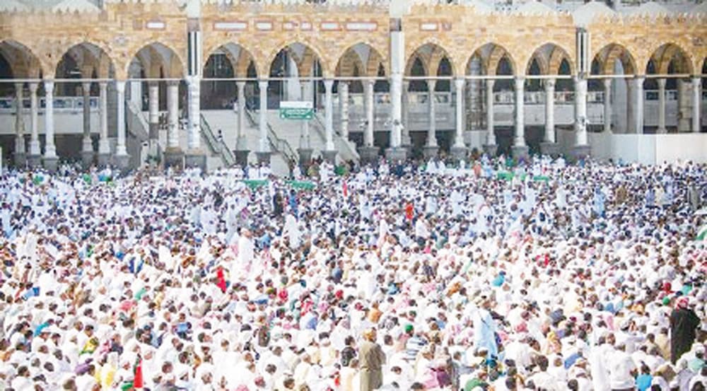 من خطبة الجمعة في المسجد الحرام أمس. "واس"