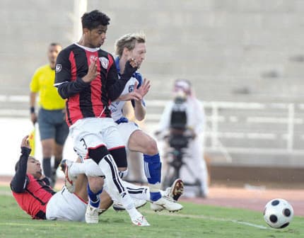 الهلال يتأهل بالرائد .. والوطني يعثر الاتحاد