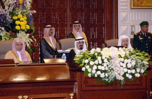 الملك في خطابه أمام مجلس الشورى: نأينا ببلادنا عن عواصف الأزمة العالمية