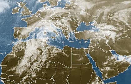 المملكة تتعرّض لتقلبات حادة .. أمطار وغبار وموجة باردة