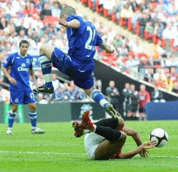 ايفرتون يقصي مانشستر ويتأهل لنهائي كأس الاتحاد الإنجليزي لكرة القدم