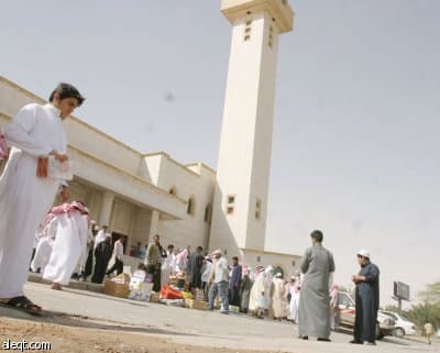 هناك من يسابق على الأرباح الدنيوية وينسى ألأرباح الباقية