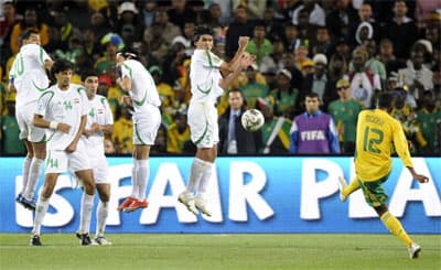 تعادل سلبي بين العراق وجنوب أفريقيا في افتتاح باهت لكأس القارات