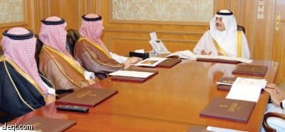 أمير الشرقية يوجه بحل تكدس الشاحنات على جسر الملك فهد
