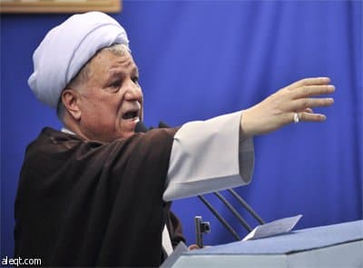 الشرطة الإيرانية تشتبك مع مؤيدي موسوي وتطلق قنابل مسيلة للدموع
