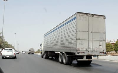 «النقل» تتبرأ من إقصاء ناقلي الأسمنت السعوديين وتلوم الجهات المختصة
