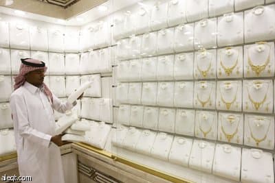 الذهب يستغل هبوط الدولار ويقفز لأعلى مستوى له في التاريخ عند 1065 دولارا للأوقية