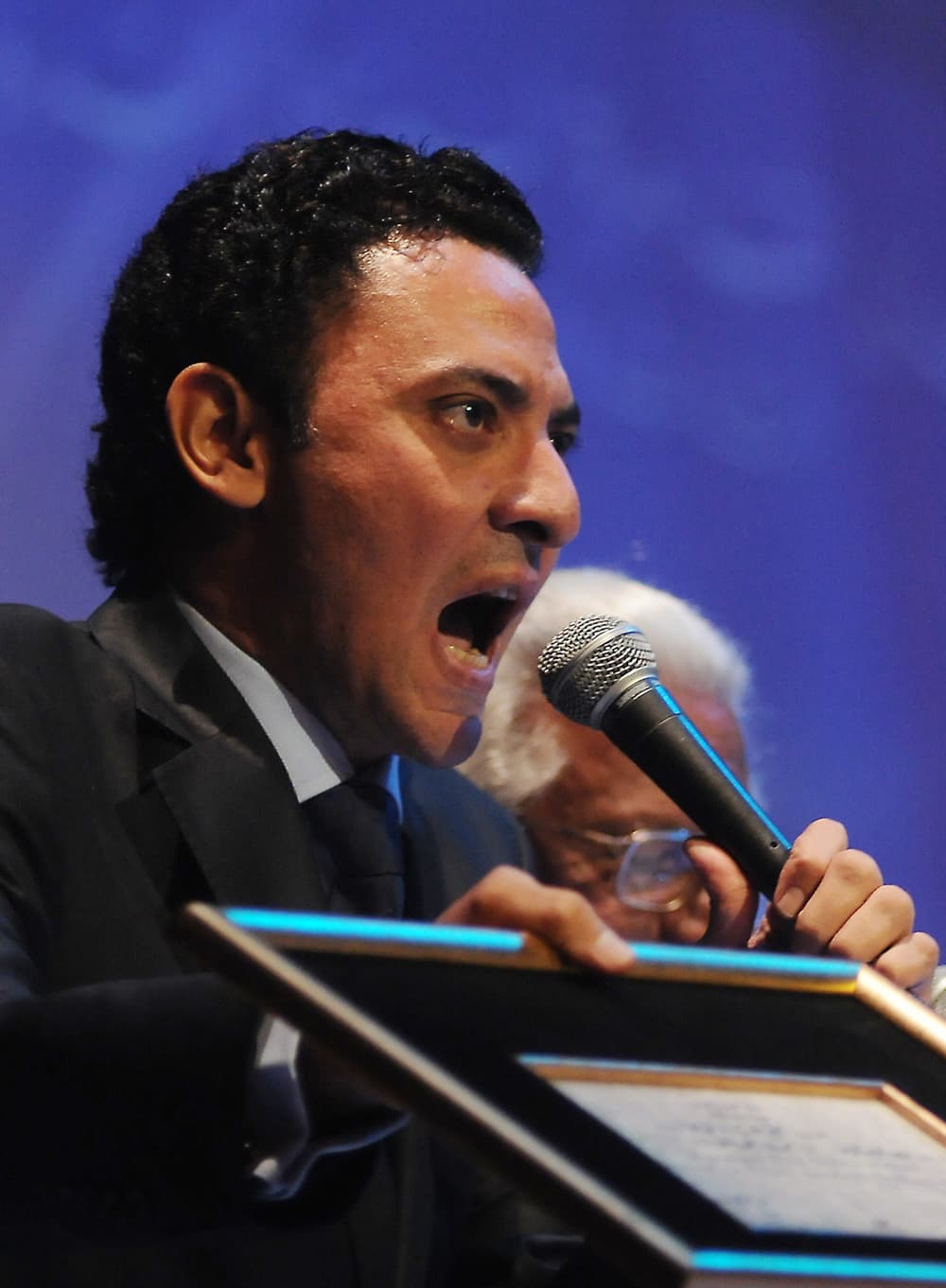 مظاهرة سياسية مصرية في مهرجان القاهرة وجائزة "الهرم الذهبي" لفيلم فنلندي
