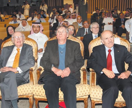 وزير الصحة يفتتح المؤتمر العالمي للمستجدات في جراحة الأوعية الدموية في جامعة الملك سعود