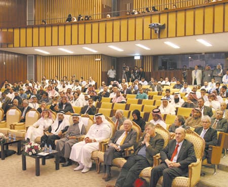 وزير الصحة يفتتح المؤتمر العالمي للمستجدات في جراحة الأوعية الدموية في جامعة الملك سعود