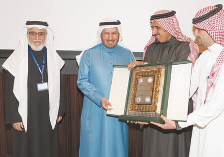 وزير الصحة يفتتح المؤتمر العالمي للمستجدات في جراحة الأوعية الدموية في جامعة الملك سعود
