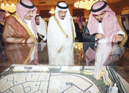 أمير الرياض: وقف الجامعة قفزة في التطبيق العلمي أسوة بتجارب الجامعات العالمية