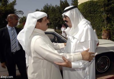 خادم الحرمين الشريفين يبحث تطورات الأحداث مع ملك البحرين