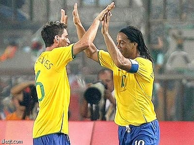 نيفيز الهلال إلى فلامنجو البرازيلي للانضمام إلى رونالدينيو