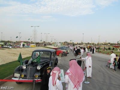 احتفالات الرياض: ساحة العروض في الدائري الشرقي تكتظ بالزائرين في وقت مبكرا