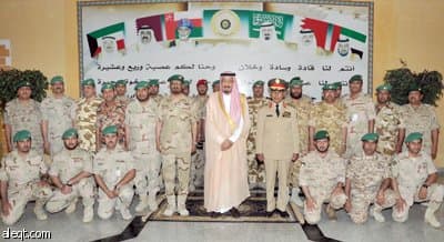 وزير الدفاع يتفقد القطاعات العسكرية في المنطقة الشمالية ويزور درع الجزيرة