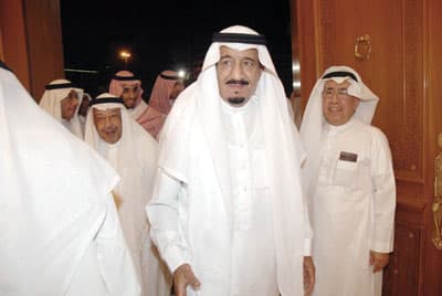 يتصف بالحكمة التي تجمع بين الحزم والحلم والإنسانية