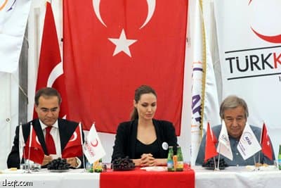 انجلينا جولي تعرب عن قلقها من ظروف استقبال اللاجئين السوريين في تركيا