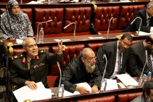 مصر: الجمعية التأسيسية توافق بالإجماع على المسودة النهائية للدستور المصري