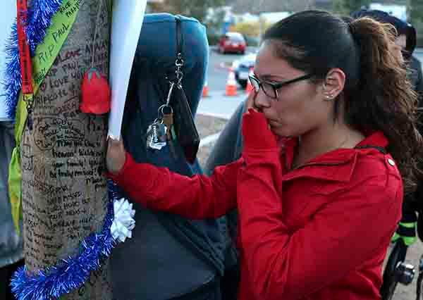 قصة مصورة: الآلاف يشاركون في تأبين نجم هوليوود بول ووكر