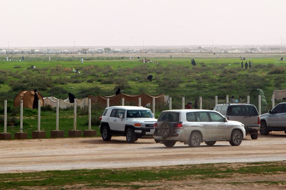 قصة مصورة : الأمطار والطبيعة الخلابة تجذب سكان الرياض لزيارة روضة نورة