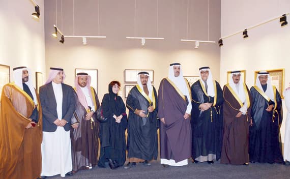 أمير المدينة المنورة يفتتح معرض «حروف وإضاءات»
