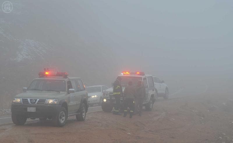 قصة مصورة: جبال " اللوز" تلتحف بالثلوج والضباب