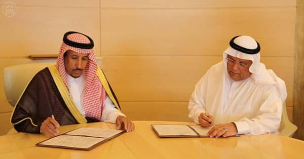 رئيس الهيئة الملكية للجبيل وينبع يوقع عقودا بأكثر من 260 مليون ريال