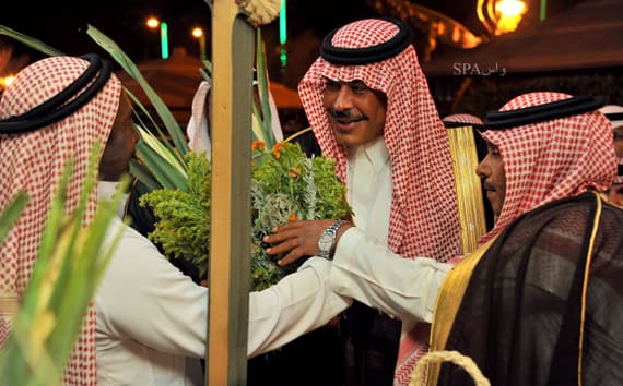 أمير الباحة يدشن فعاليات مهرجان ذي عين الثاني للموز والكادي