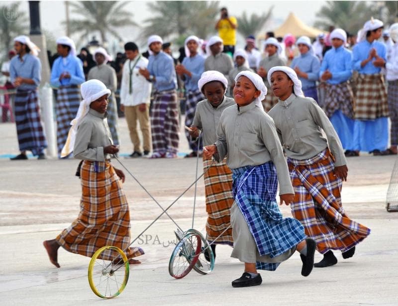 قصة مصورة : مهرجان ساحل الشرقية يبرز قصة كفاح الإنسان وسط أمواج البحر