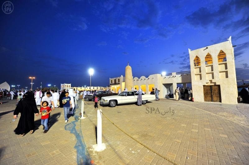 قصة مصورة : مهرجان ساحل الشرقية يبرز قصة كفاح الإنسان وسط أمواج البحر