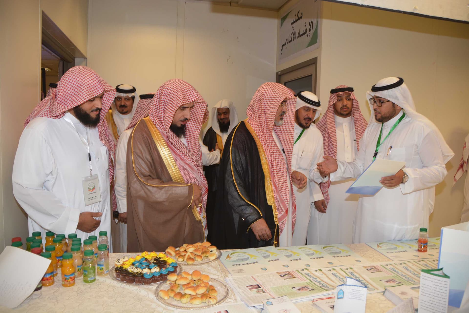 مدير جامعة الإمام يشارك الطلاب في فعاليات "اليوم المفنوح"
