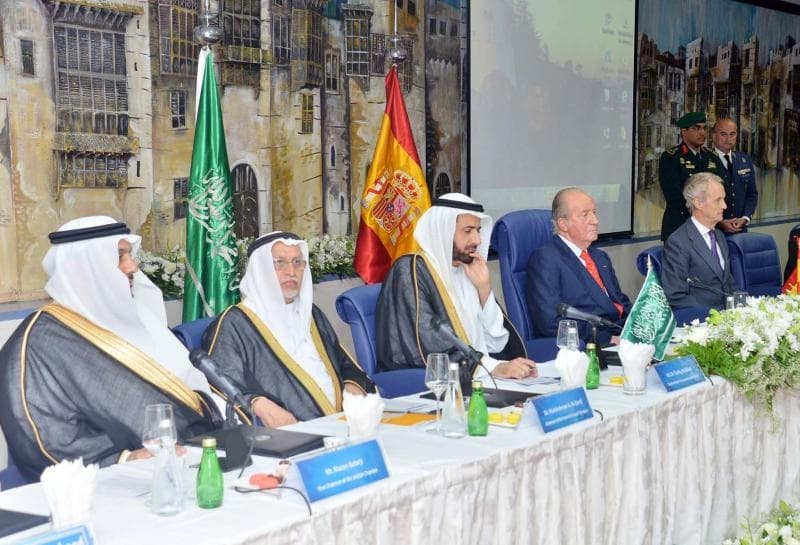 ملك إسبانيا يبحث التعاون الاقتصادي مع رجال الأعمال السعوديين