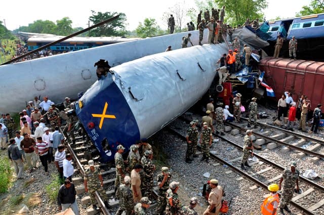 وفاة 11 وإصابة 105 في حادث قطار في الهند
