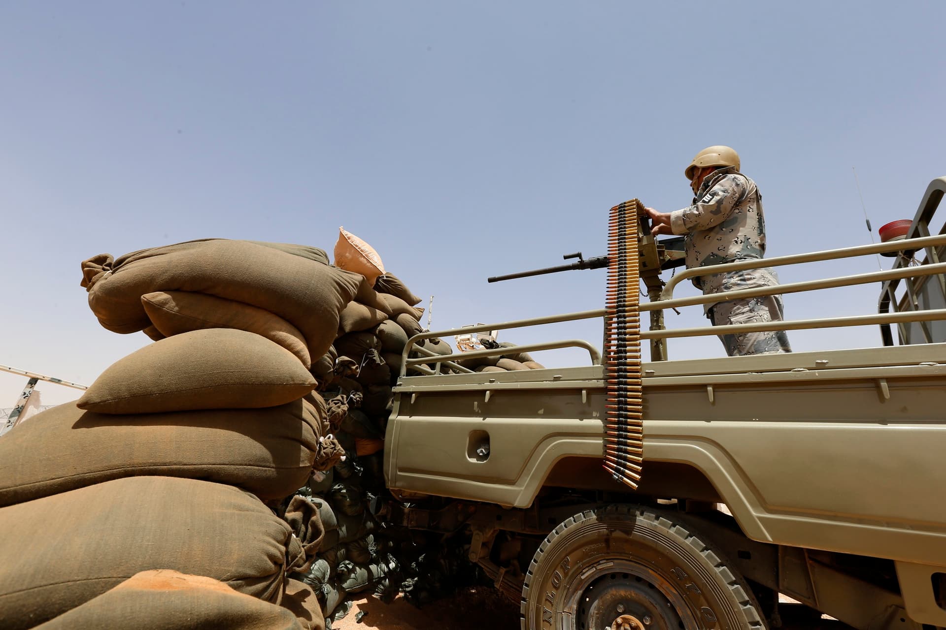 قصة مصورة :حرس الحدود عين ساهرة على راحة الوطن
