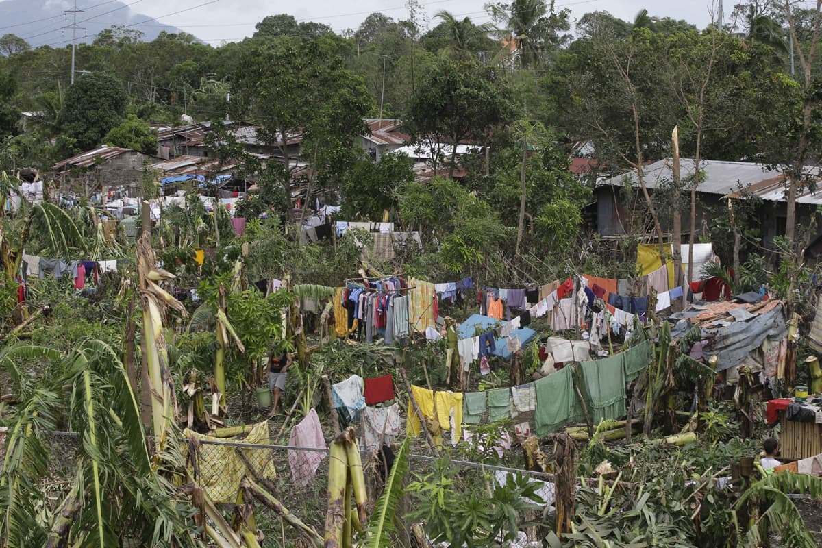 قصة مصورة : اعصار الفلبين يوقع 38 قتيلا