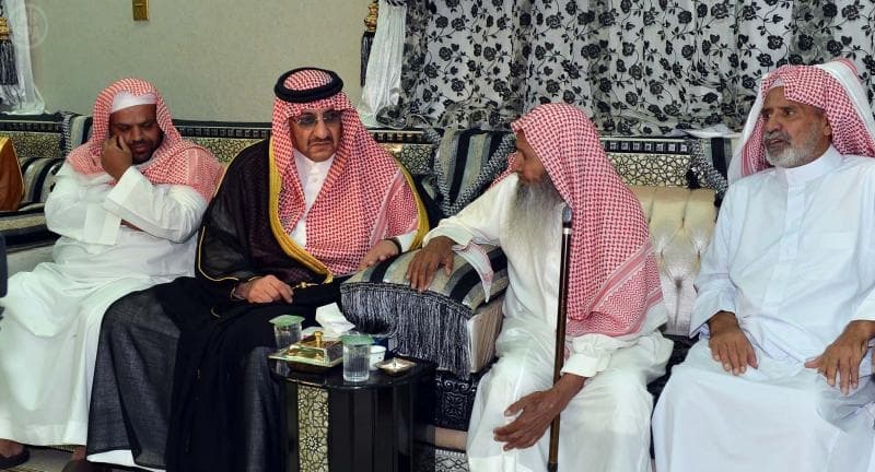 وزير الداخلية يعزي أبناء وأسرة الفريق السواط