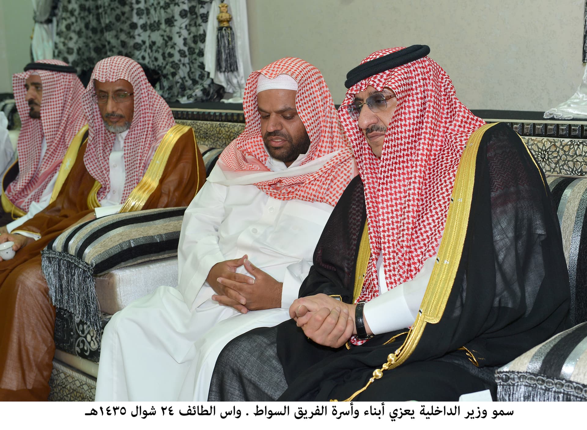 وزير الداخلية يعزي أبناء وأسرة الفريق السواط