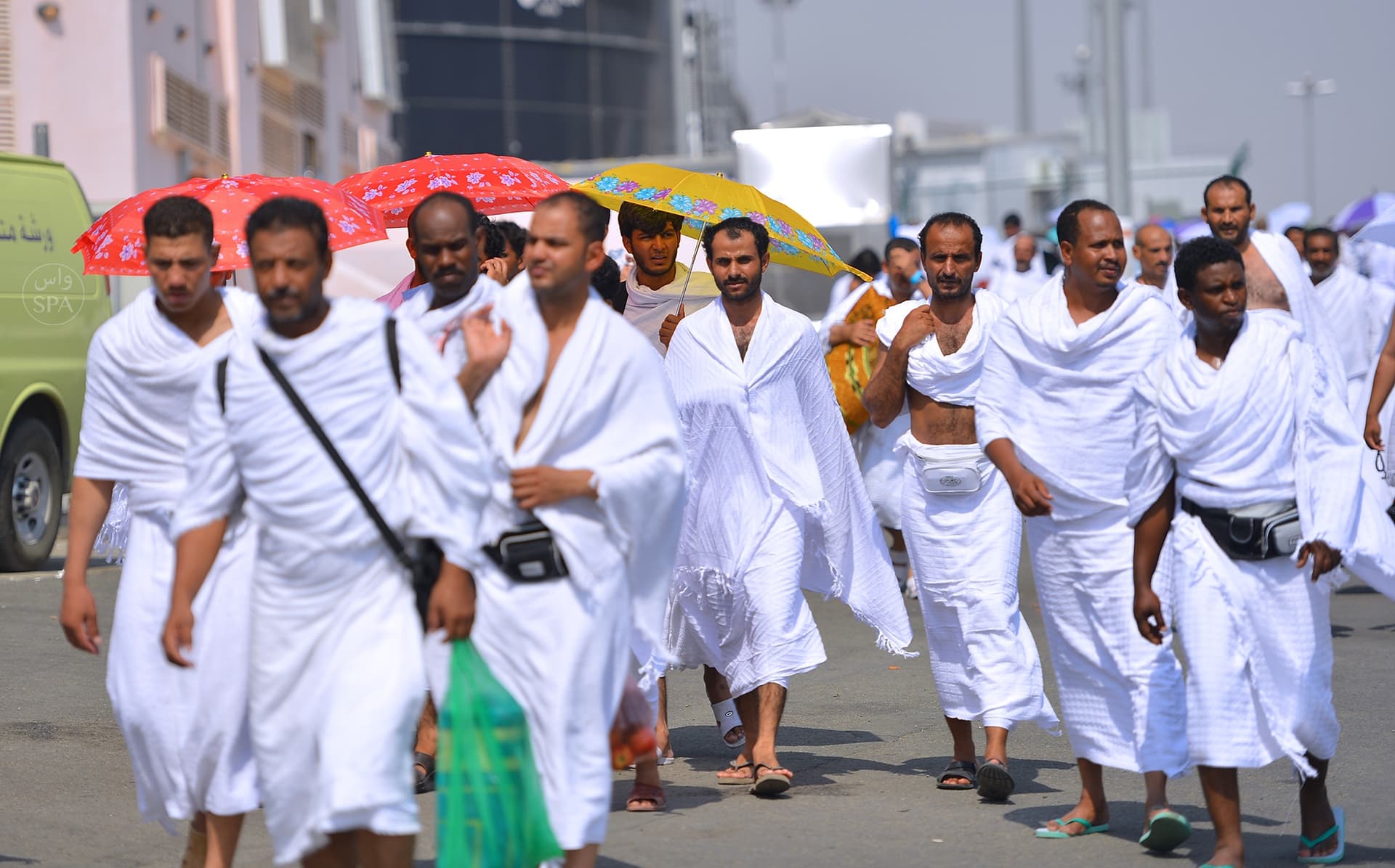 حجاج بيت الله الحرام في منى لقضاء يوم التروية